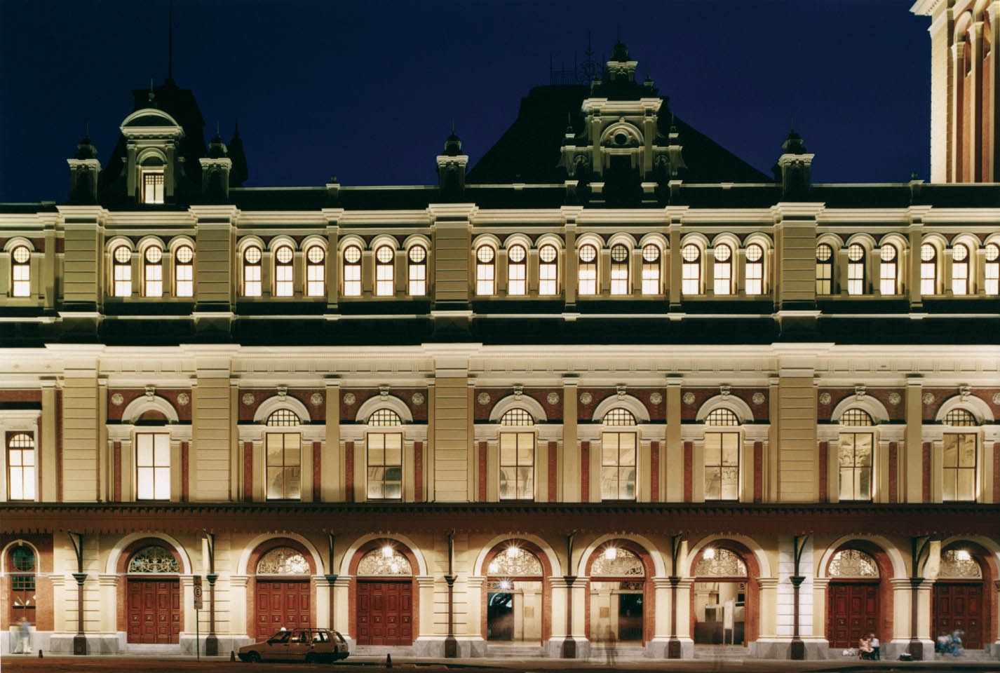 Luz Railway Station / Façades